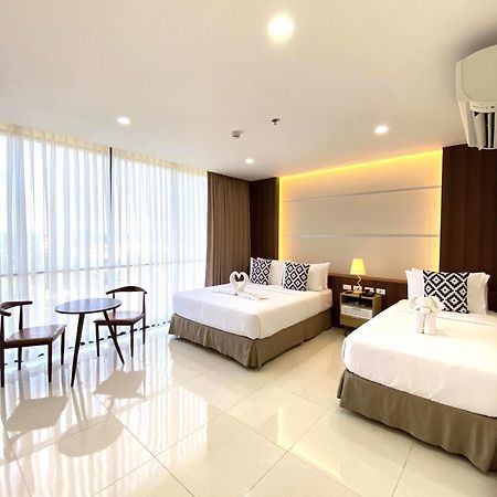 Dccco Hotel Dumaguete City Exterior photo