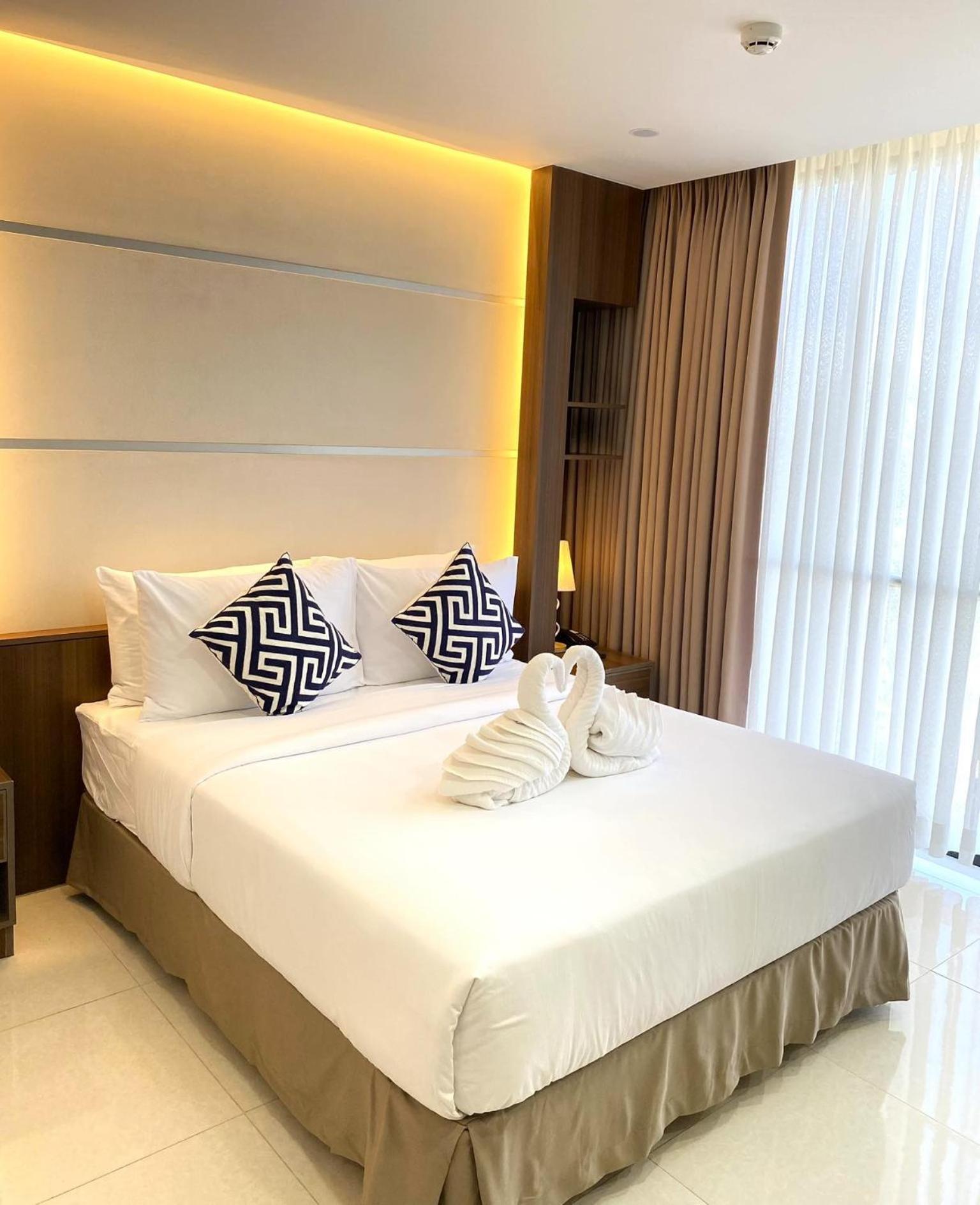 Dccco Hotel Dumaguete City Exterior photo