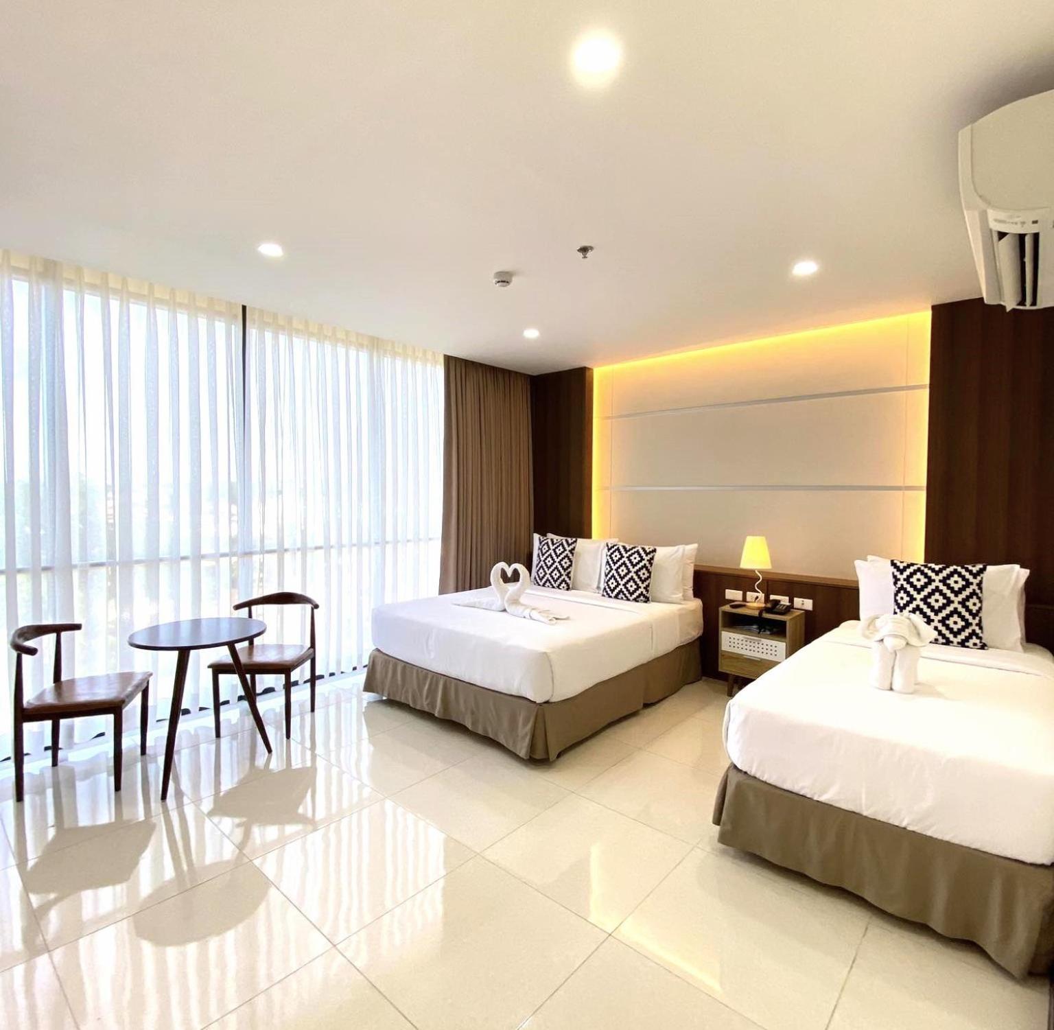 Dccco Hotel Dumaguete City Exterior photo